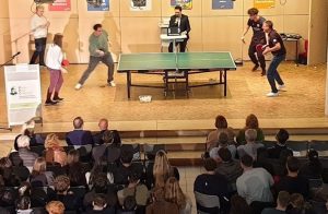 Der Abend wurde mit einem tollen Tischtennis-Doppel eingeleitet.