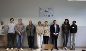 Gruppenbild der Praktikantinnen und Praktikanten mit ihren polnischen Betreuern und ihrer Lehrerin.