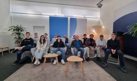 High-End-Lautsprecher hautnah: Elektrotechnikerinnen und Elektrotechniker zu Gast bei Canton