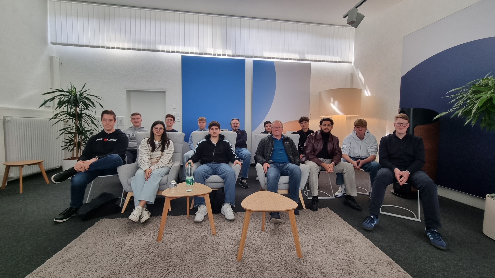 Link zum Artikel: High-End-Lautsprecher hautnah: Elektrotechnikerinnen und Elektrotechniker zu Gast bei Canton.