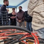 Das Bild zeigt die Elektrotechnikerinnen und Elektrotechniker im Testlabor.