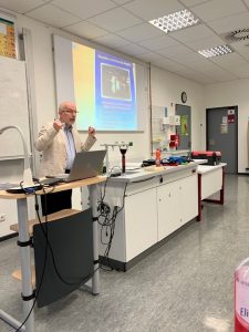 Das Bild zeigt Herrn Klamp vom  „Bund gegen Alkohol und Drogen im Straßenverkehr e.V.“ 