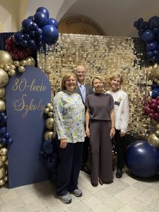 Die Limburger Delegation mit der stellvertretenden Schulleiterin in Wschowa, Beata Wsyliszyn (2 v.r.)